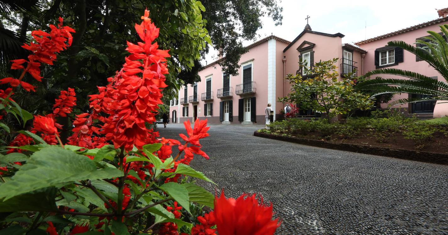 Decretada tolerância de ponto de três dias e meio para funcionários públicos da Madeira