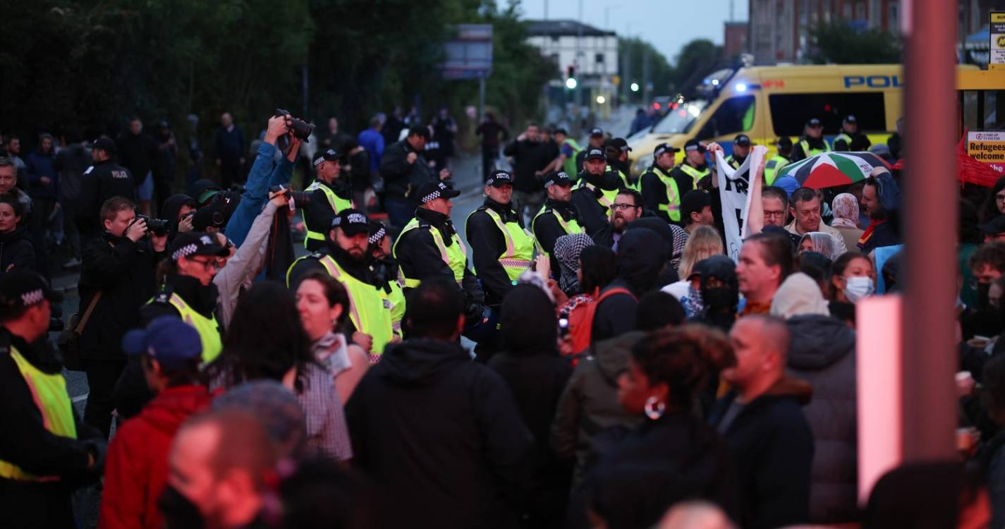 Novos confrontos contra a polícia na sequência de atentado em Southport