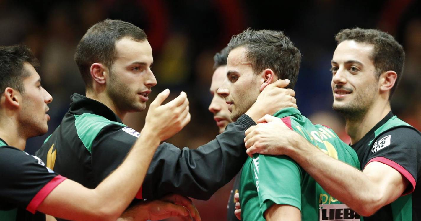 Marcos Freitas e Tiago Apolónia nos ‘oitavos’ do WTT de Goa de ténis de mesa