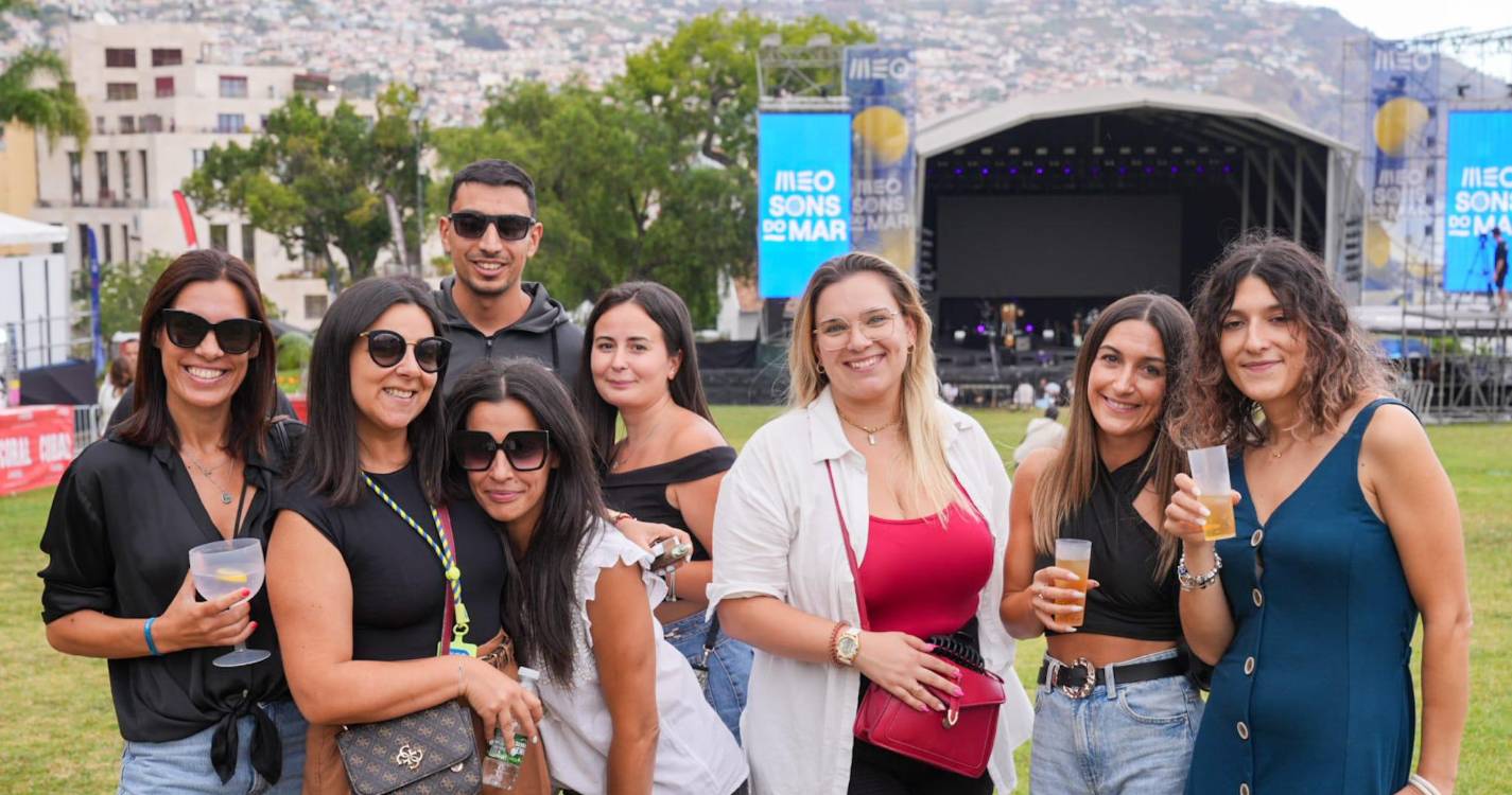 Parque de Santa Catarina começa a encher para primeiro dia de MEO Sons do Mar (com fotos)