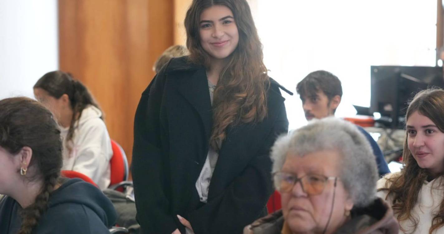 Parlamento na Comunidade: Alunos questionam Serafim Vieira