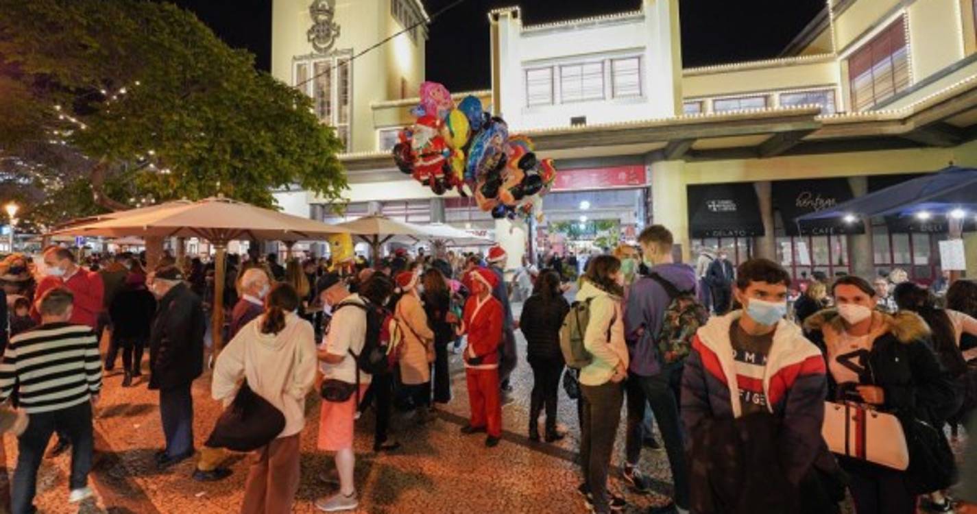 Veja o ambiente da Noite do Mercado e arredores