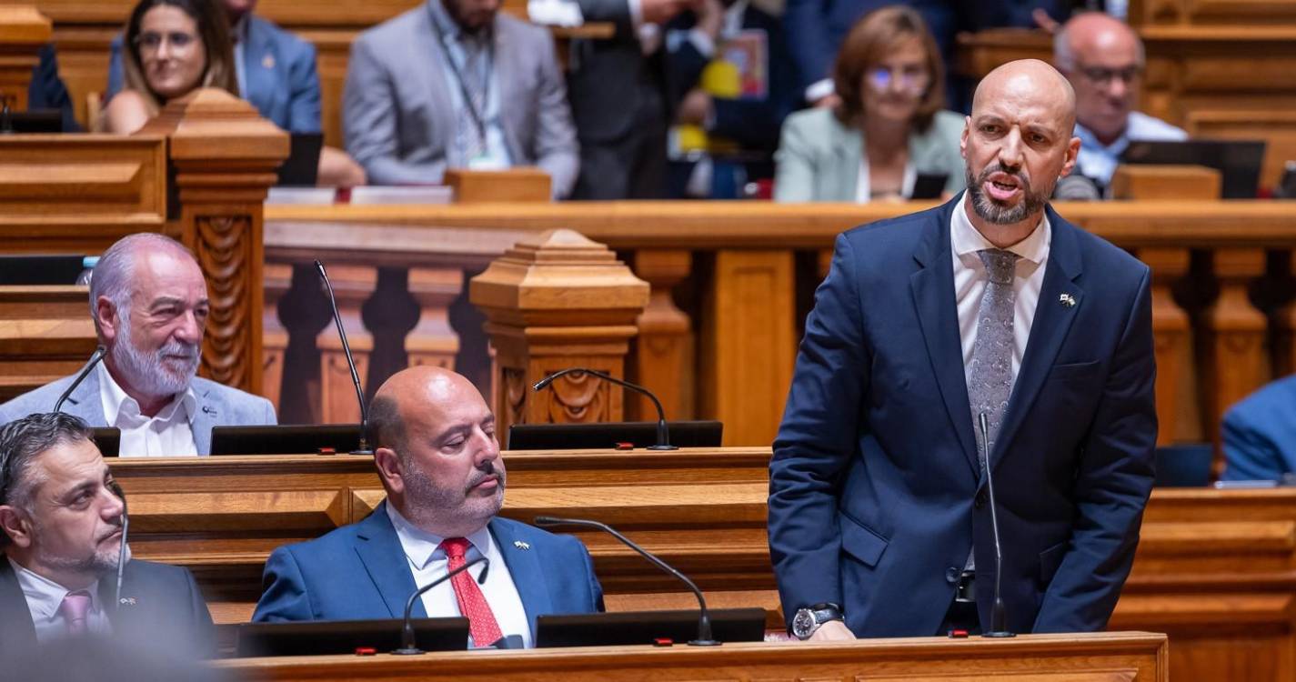 Francisco Gomes expõe alegado escândalo de lavagem de dinheiro paquistanês