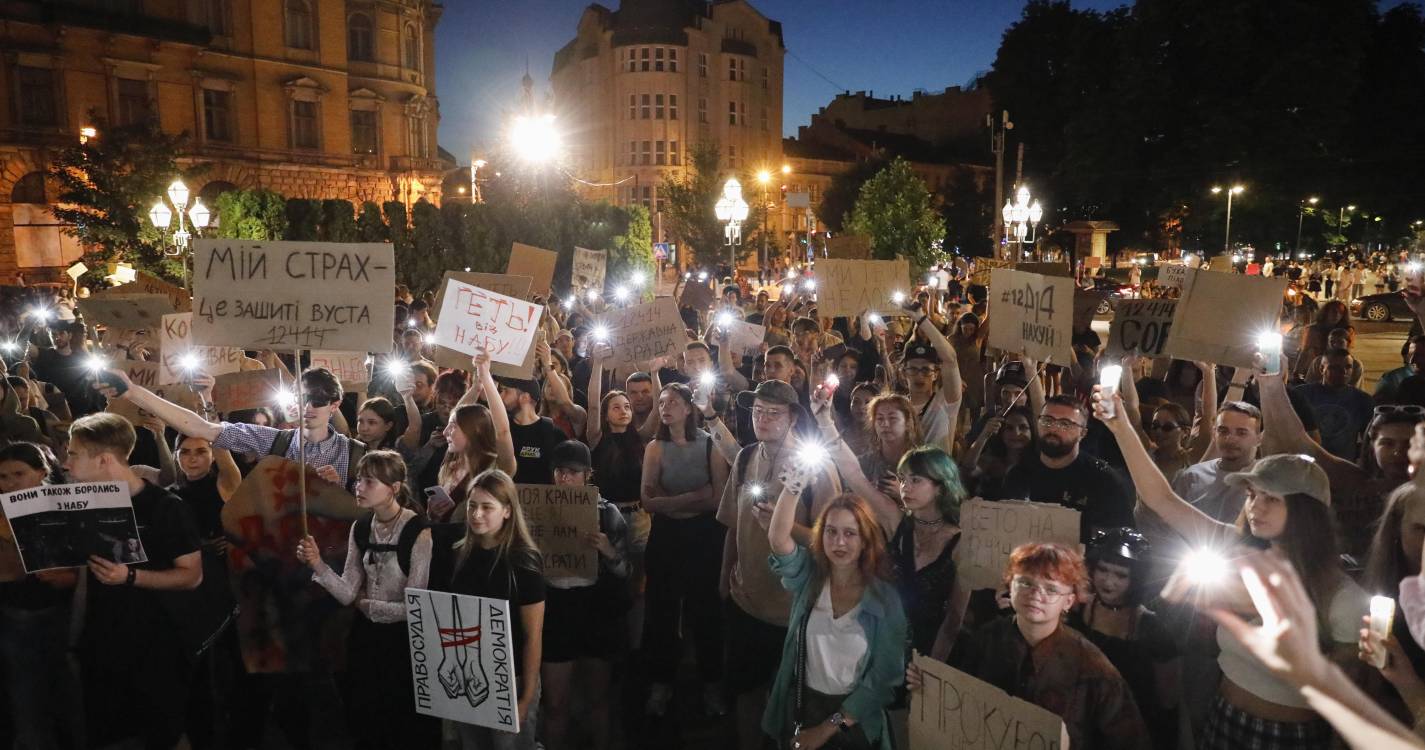 Ucrânia: Protestos em Kiev contra lei sobre agências anticorrupção pela segunda noite consecutiva