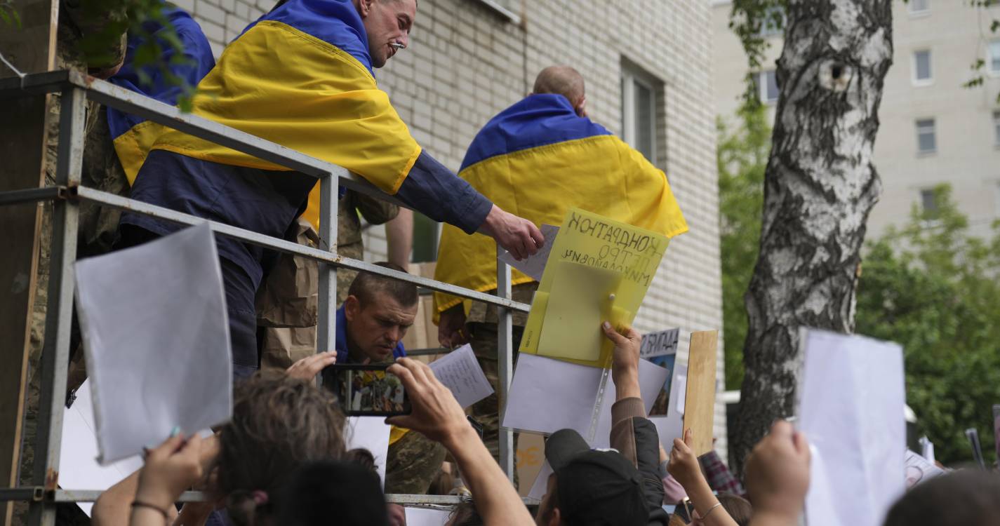 Ucrânia: Libertados mais 307 prisioneiros com Rússia após noite violenta de ataques