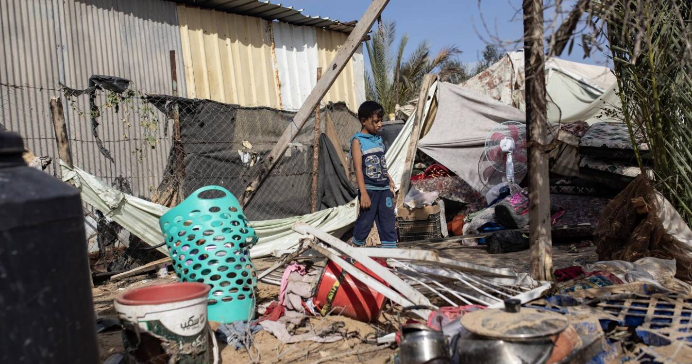 Ataques israelitas em campos de deslocados provocam 25 mortos em Rafah