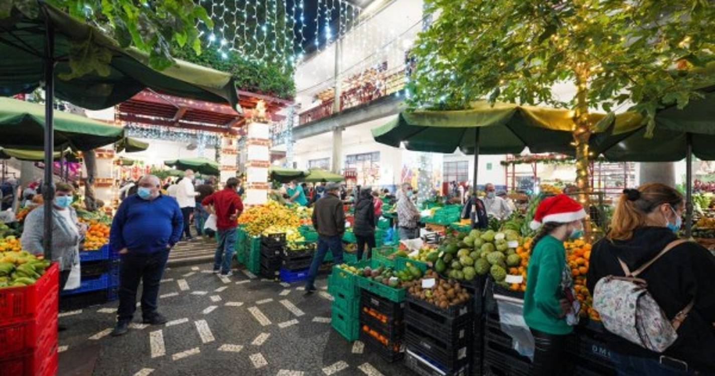 Veja o ambiente da Noite do Mercado e arredores