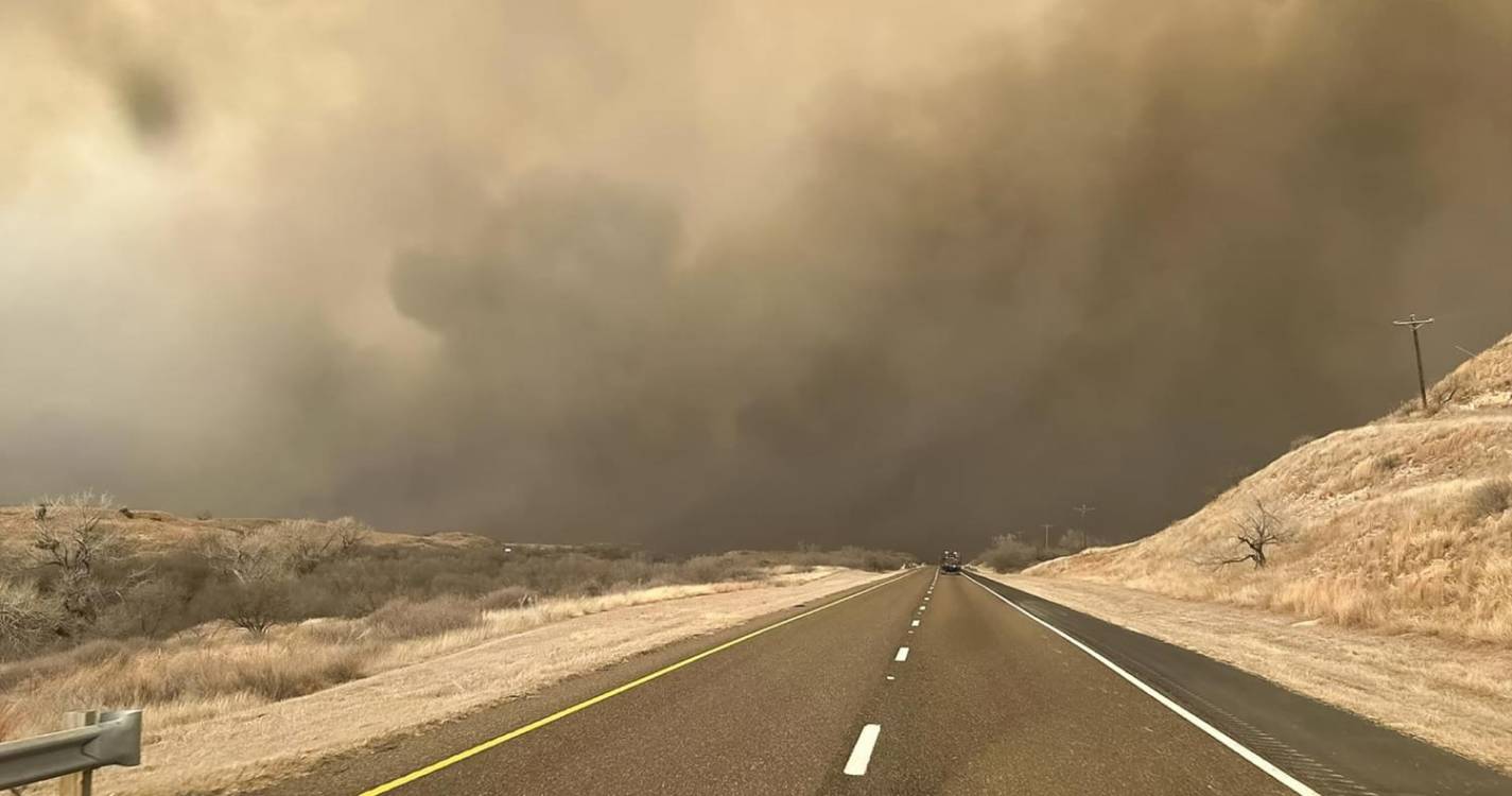 Meteorologia dificulta combate ao maior incêndio florestal da história do Texas