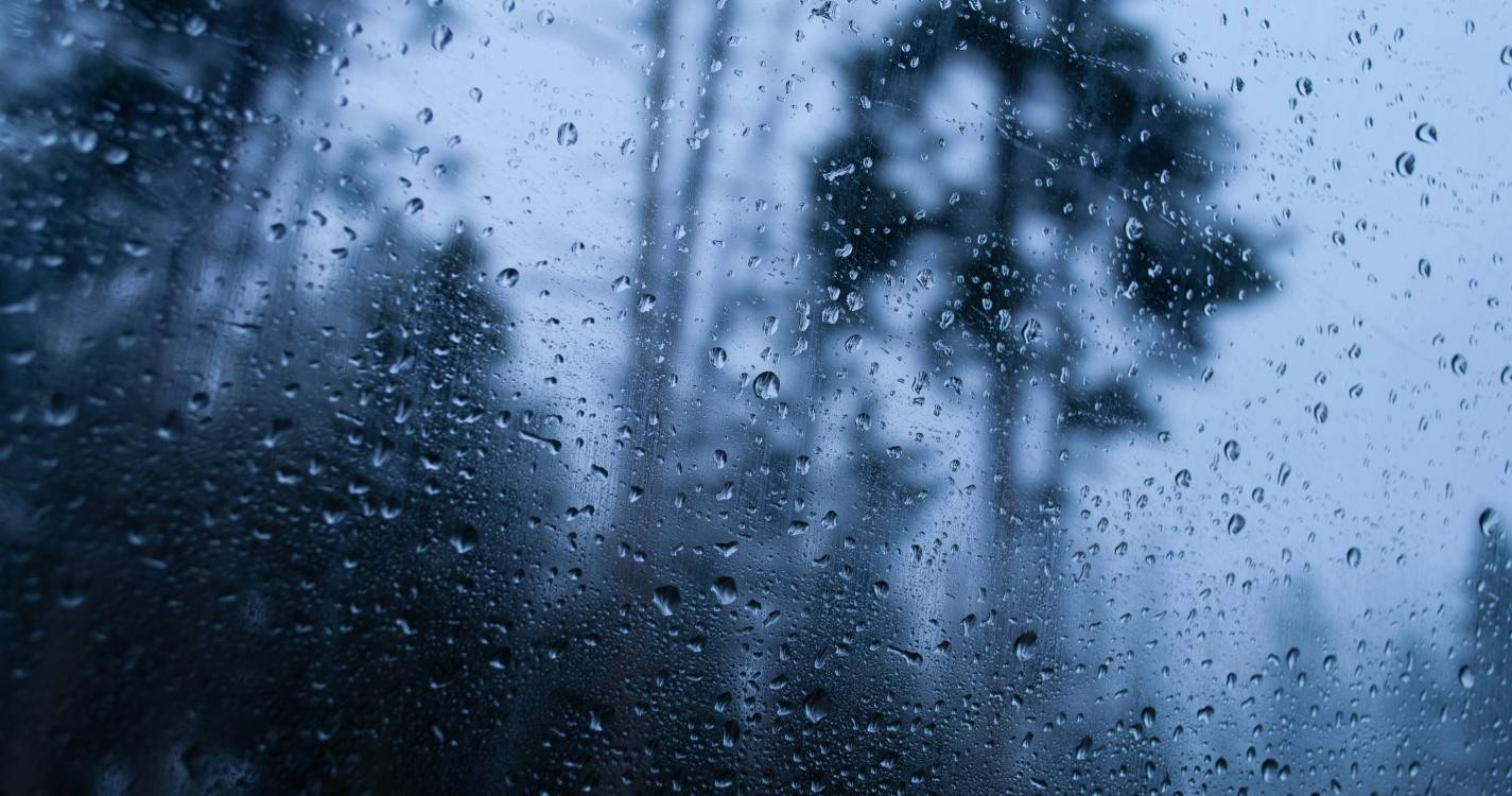 Mau tempo: Depressão Marta afeta Portugal continental no sábado com chuva, neve e vento