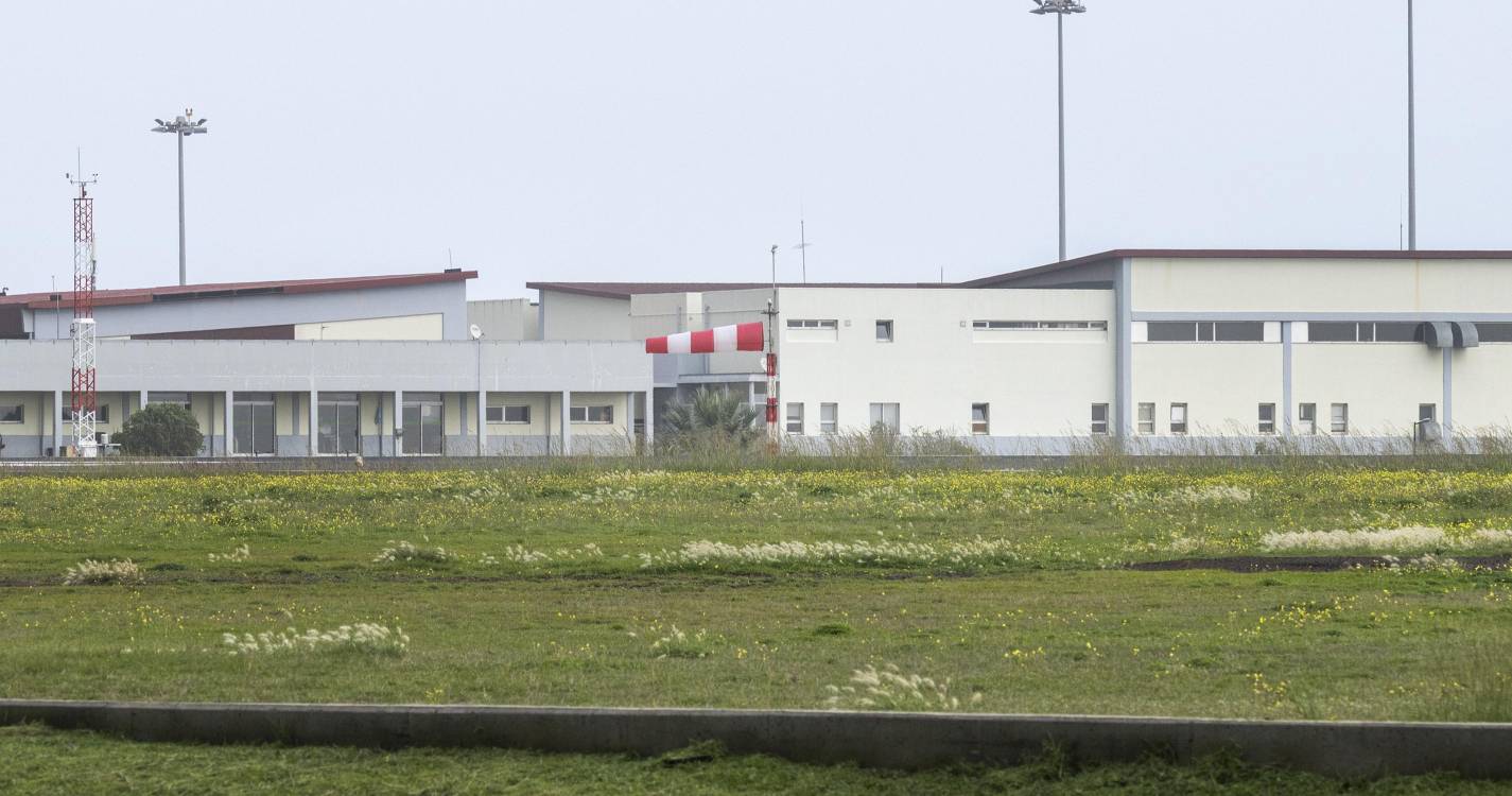 Aviso de vento forte prolongado até amanhã de manhã