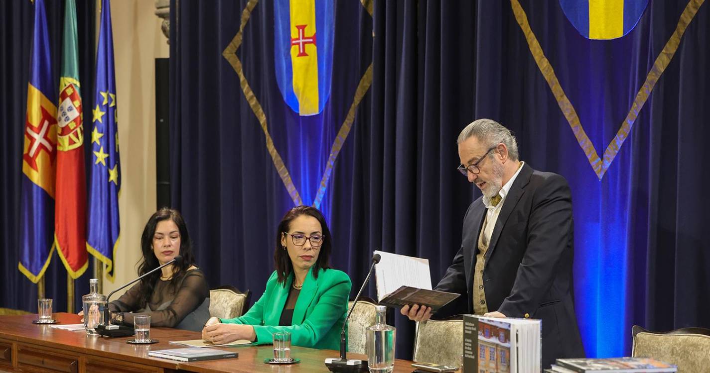 Ulisses Rolim apresentou ‘A bonita senhora de olhos cinzentos da rua Kooli’ no Parlamento