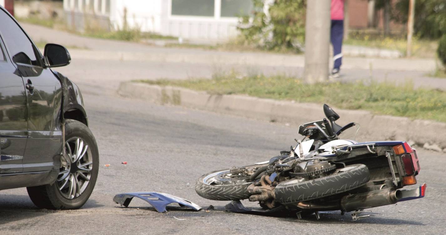 Motociclista ferido em colisão na Rua João Paulo II