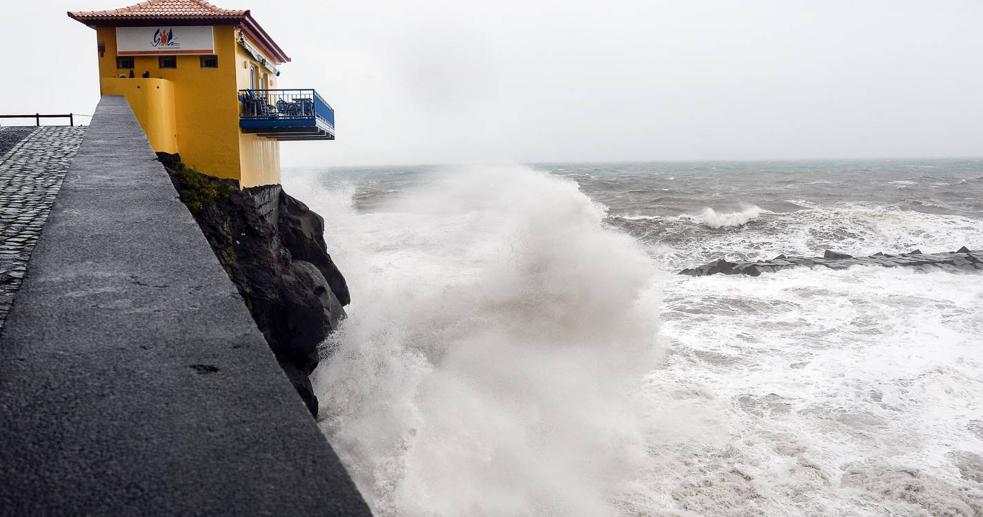 Capitania prolonga aviso de agitação marítima até às 18h00 de amanhã