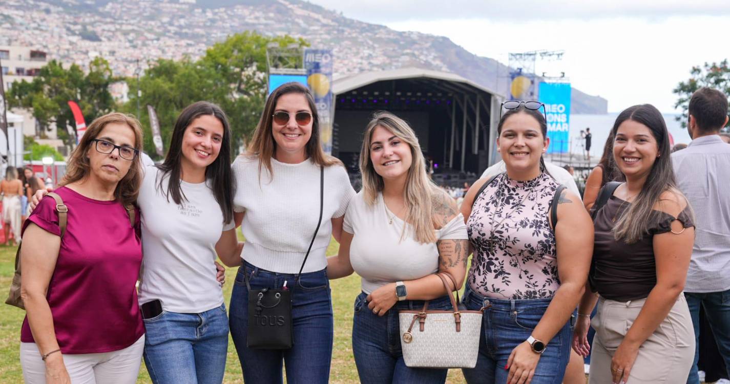 Parque de Santa Catarina começa a encher para primeiro dia de MEO Sons do Mar (com fotos)