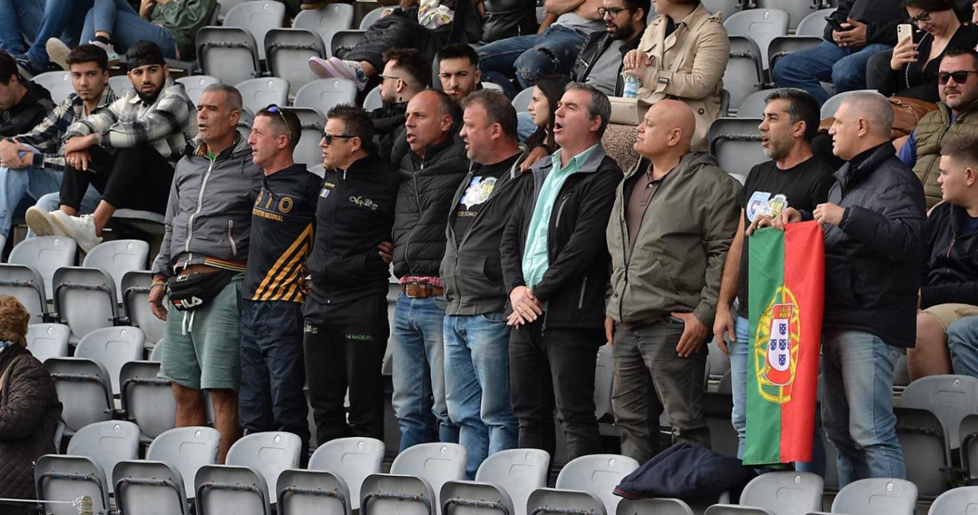 Polícias protestam no jogo do Nacional mas garantem cortejo de logo à noite