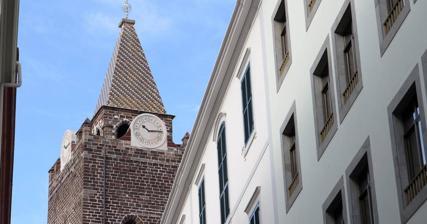 Relógios adiantam uma hora na madrugada de domingo