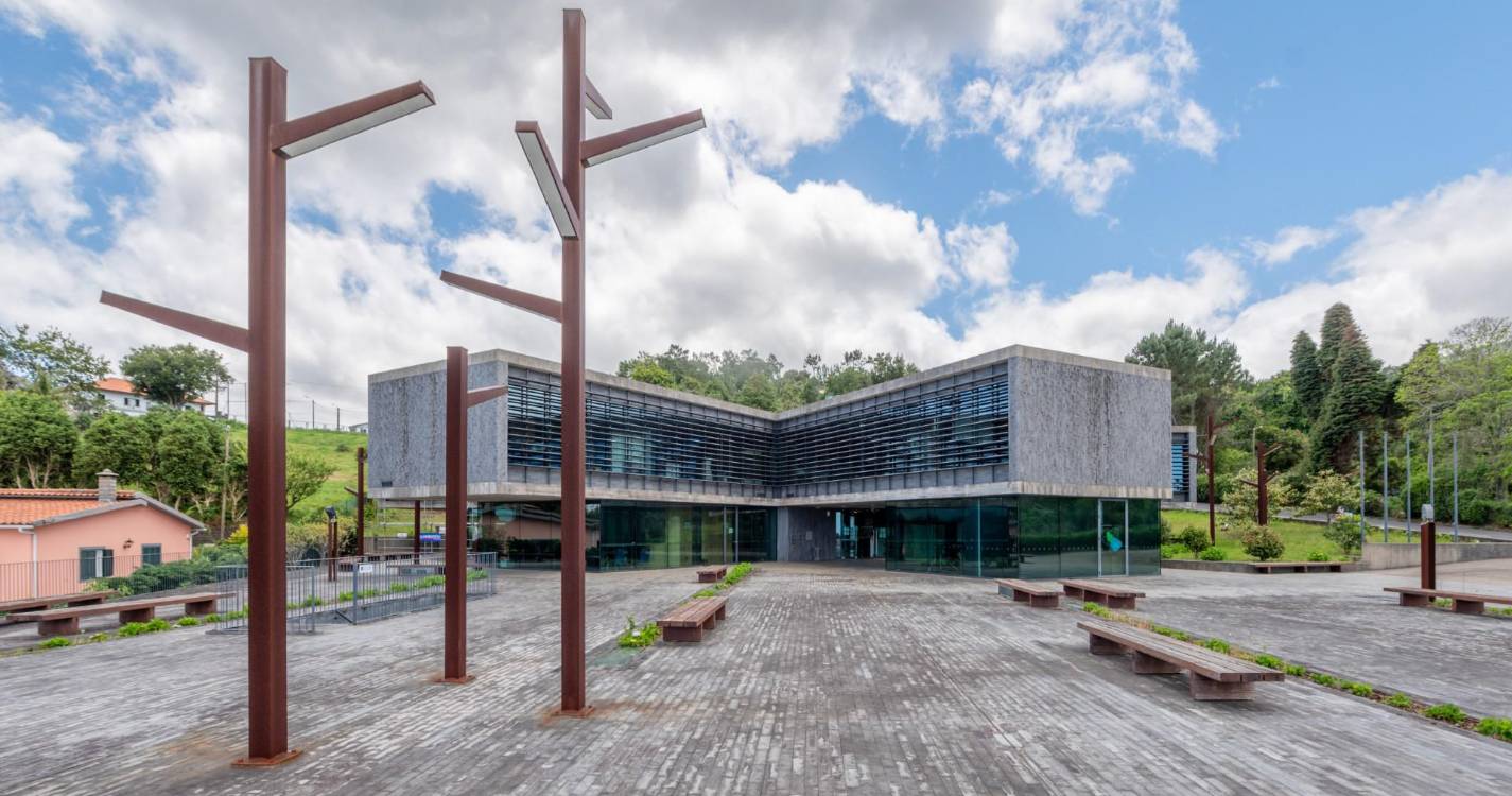 Concurso público lançado para exploração do Parque de Estacionamento do Centro Cívico de Santana