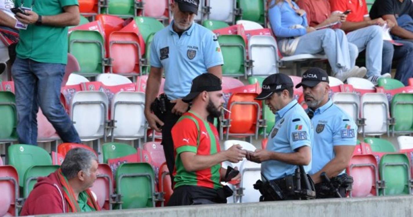 Marítimo-Estrela da Amadora: Veja quem está nos Barreiros (com fotos)