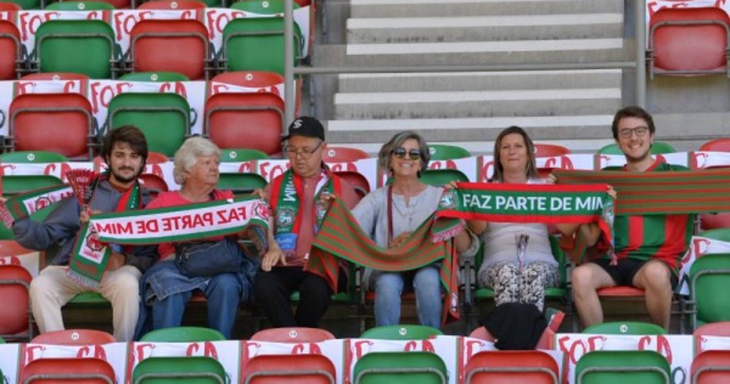 'Caldeirão' começa a compor-se para o duelo do Marítimo contra o Paços de Ferreira (com fotos)