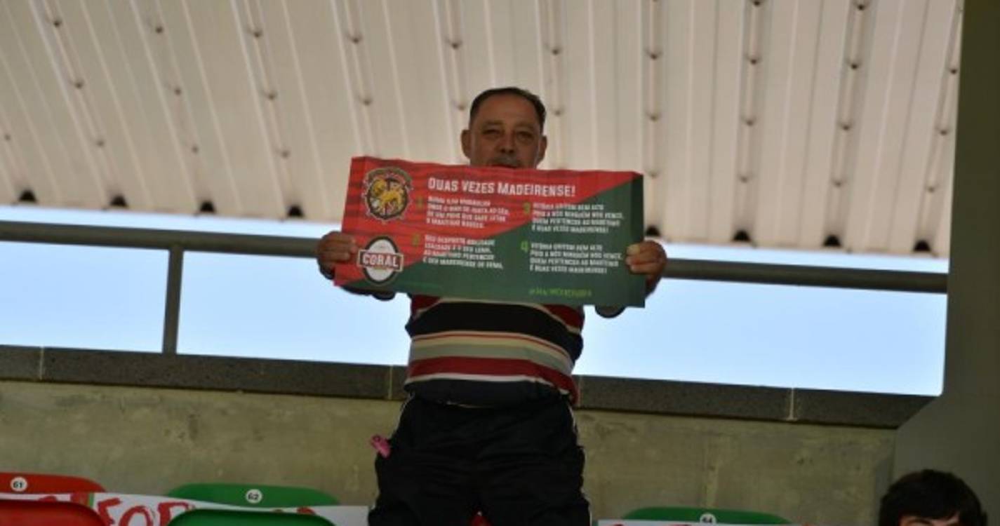 'Caldeirão' começa a compor-se para o duelo do Marítimo contra o Paços de Ferreira (com fotos)