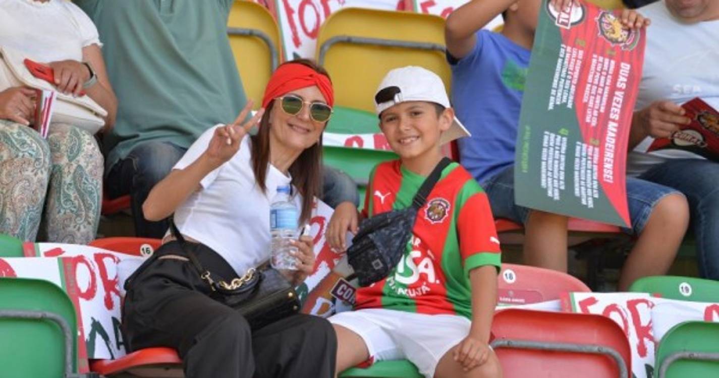 'Caldeirão' começa a compor-se para o duelo do Marítimo contra o Paços de Ferreira (com fotos)