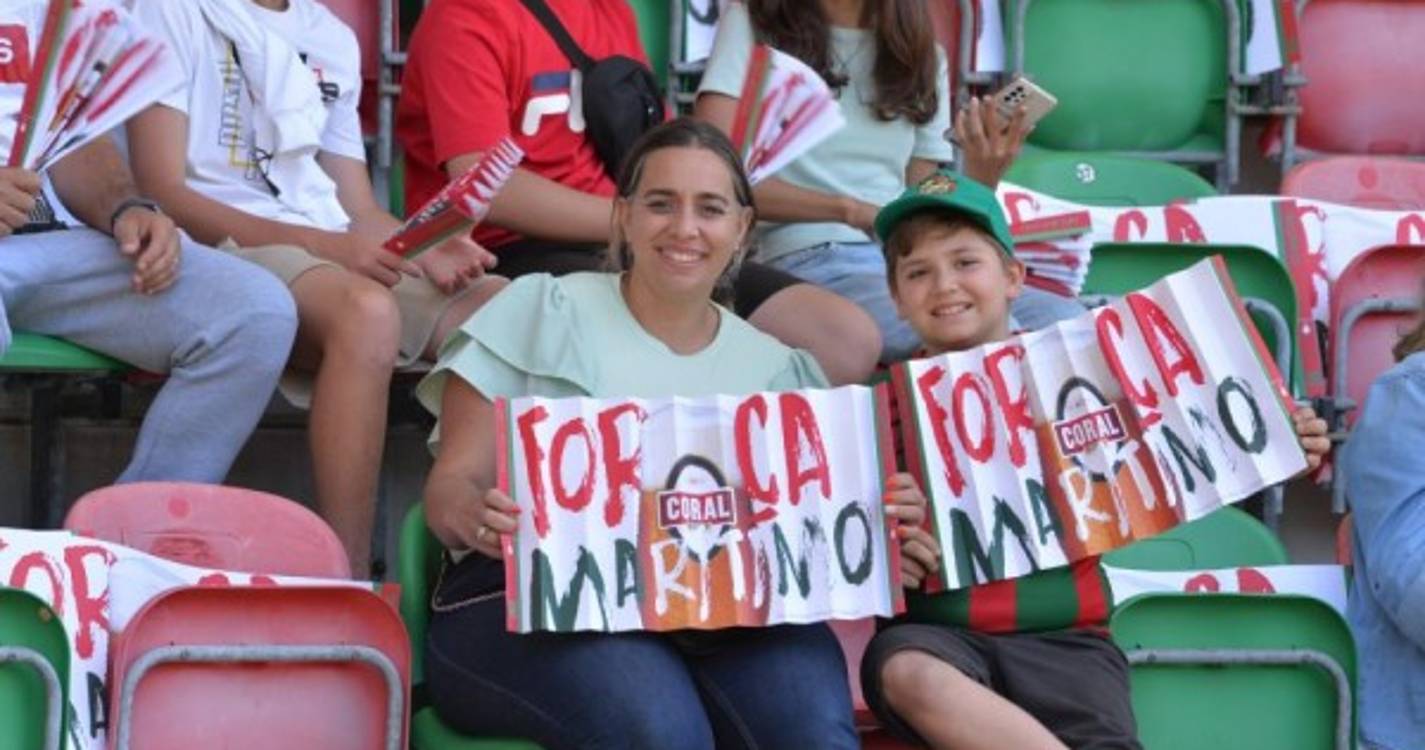 'Caldeirão' começa a compor-se para o duelo do Marítimo contra o Paços de Ferreira (com fotos)