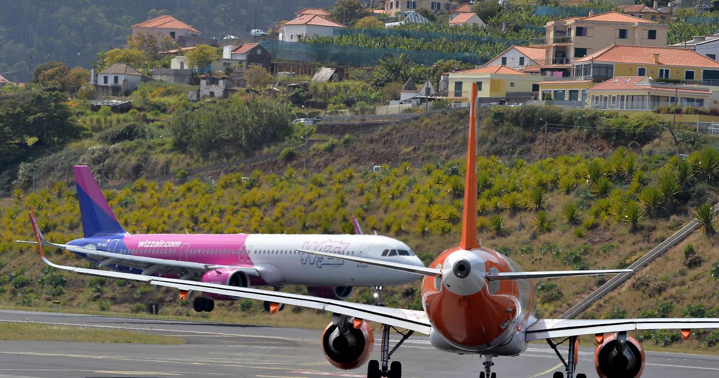 Problemas de visibilidade obrigam aviões a divergir para Canárias e Porto Santo