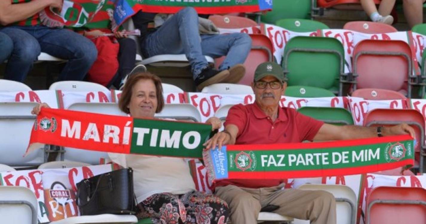 'Caldeirão' começa a compor-se para o duelo do Marítimo contra o Paços de Ferreira (com fotos)