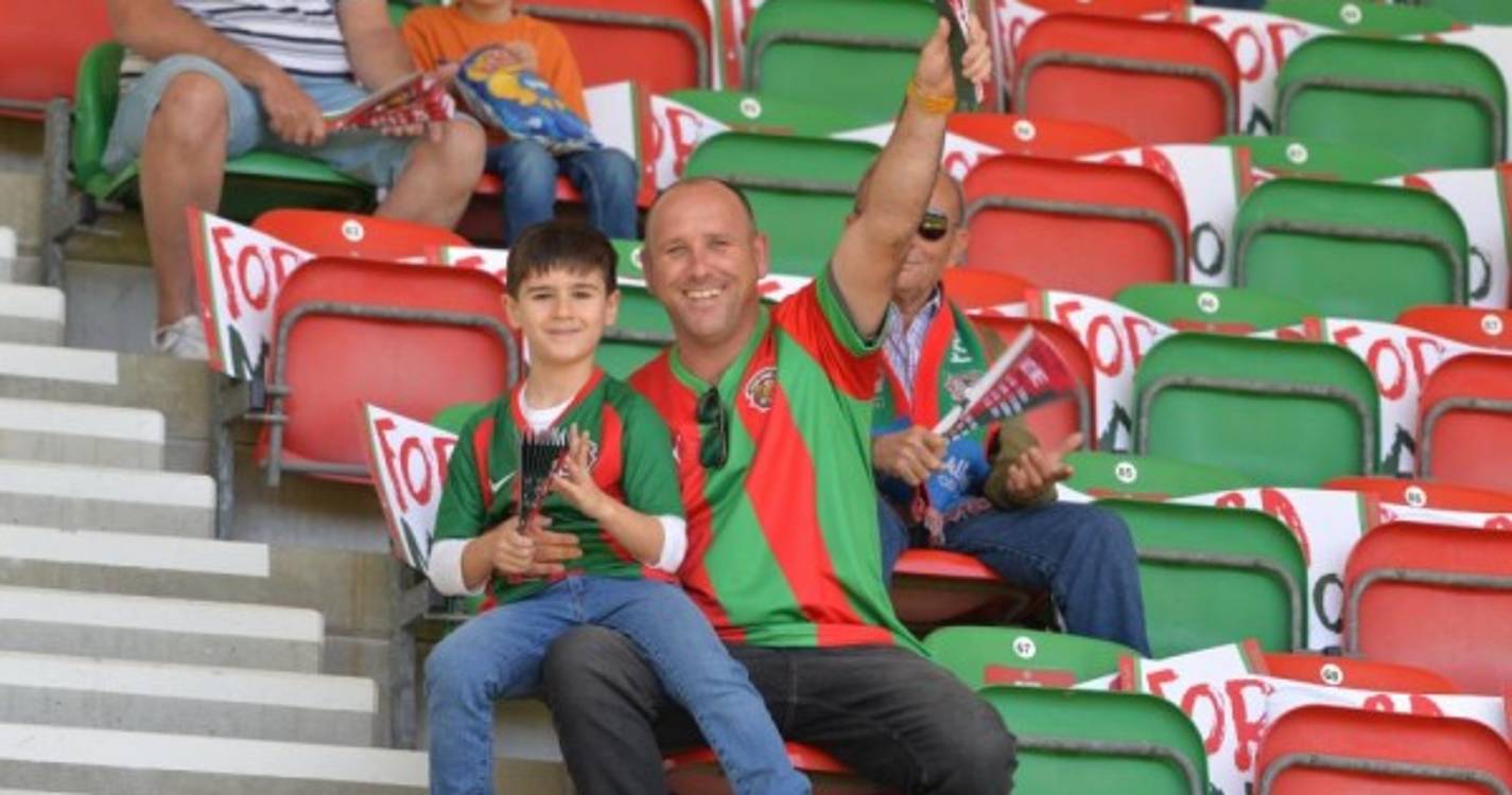 'Caldeirão' começa a compor-se para o duelo do Marítimo contra o Paços de Ferreira (com fotos)