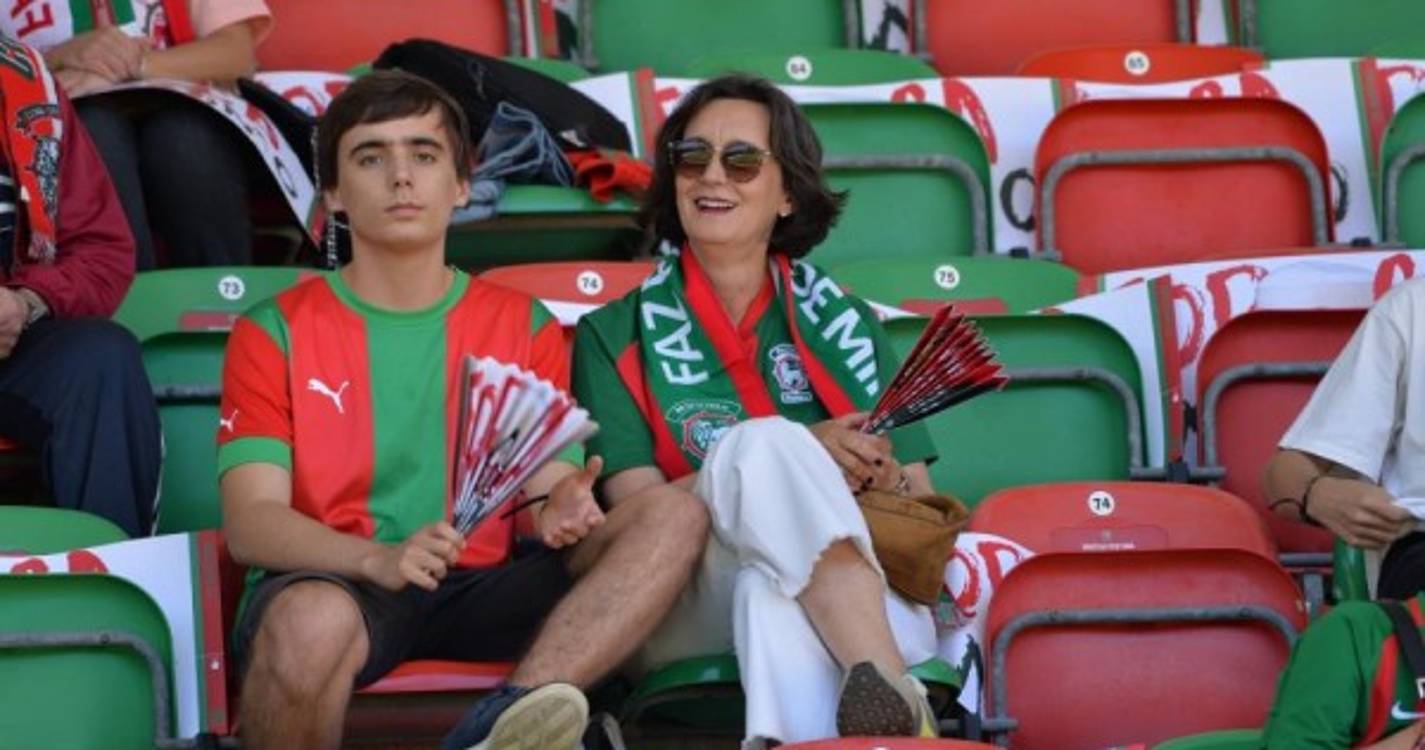 'Caldeirão' começa a compor-se para o duelo do Marítimo contra o Paços de Ferreira (com fotos)