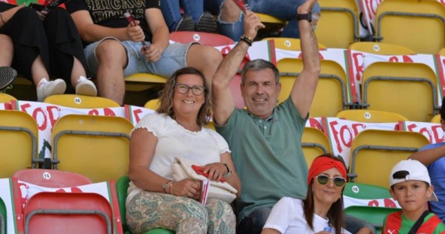 'Caldeirão' começa a compor-se para o duelo do Marítimo contra o Paços de Ferreira (com fotos)