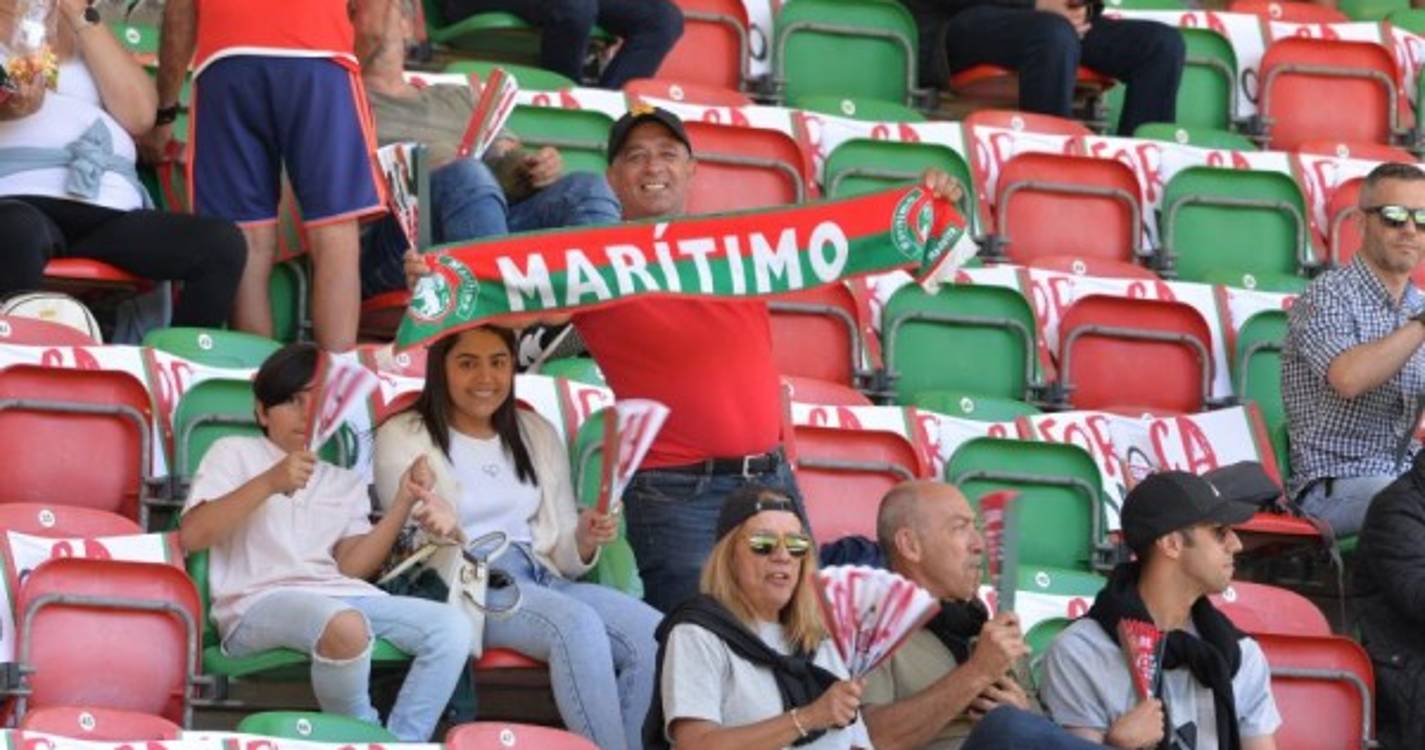 'Caldeirão' começa a compor-se para o duelo do Marítimo contra o Paços de Ferreira (com fotos)