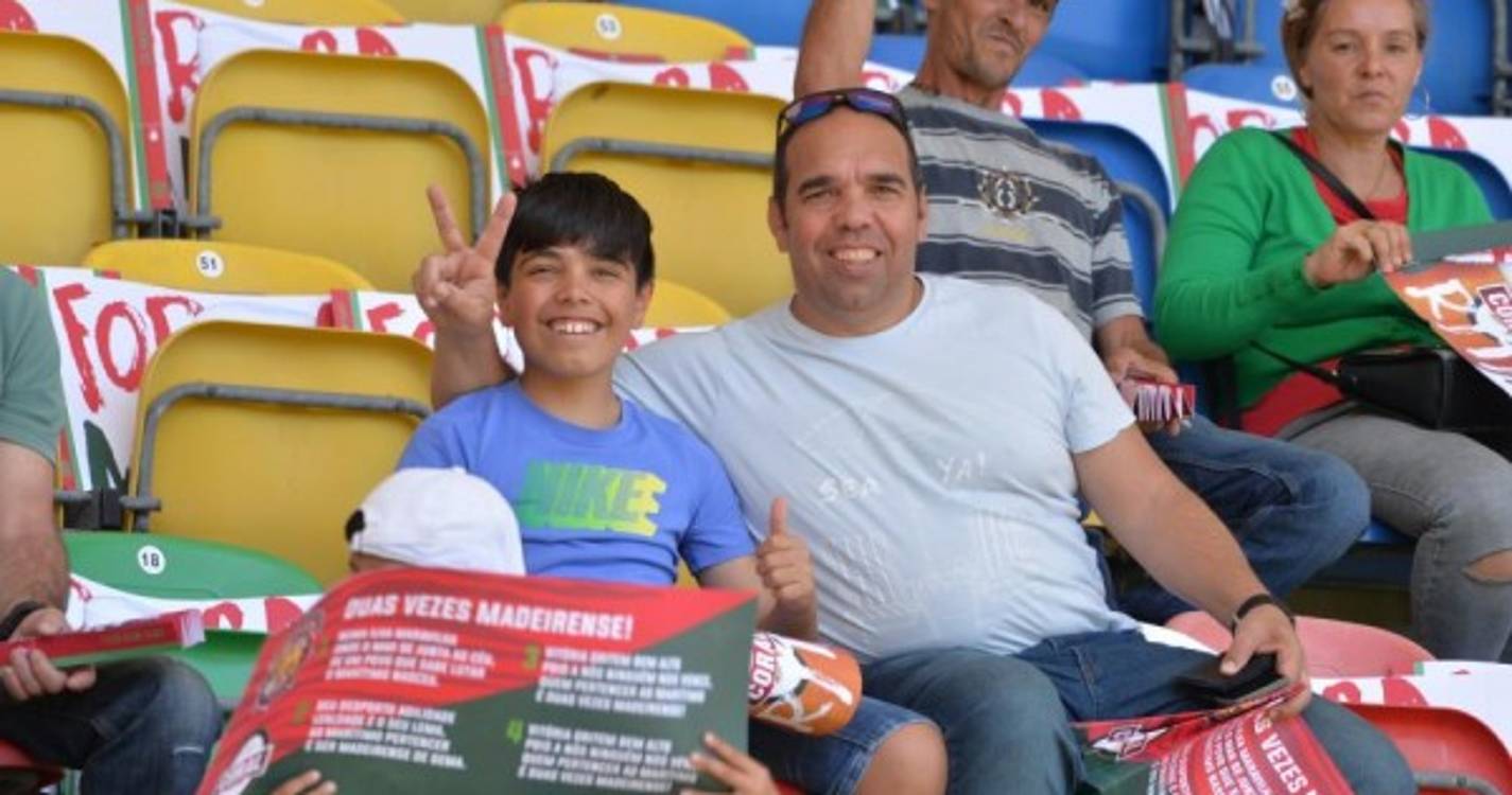 'Caldeirão' começa a compor-se para o duelo do Marítimo contra o Paços de Ferreira (com fotos)