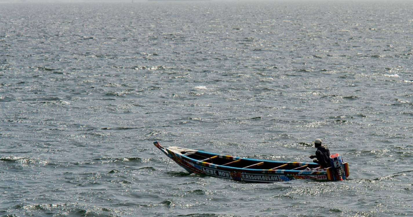 Piroga com cinco pessoas e cinco corpos deu à costa em Cabo Verde