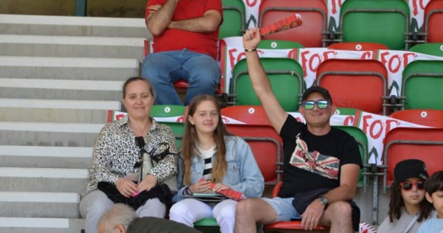 'Caldeirão' começa a compor-se para o duelo do Marítimo contra o Paços de Ferreira (com fotos)