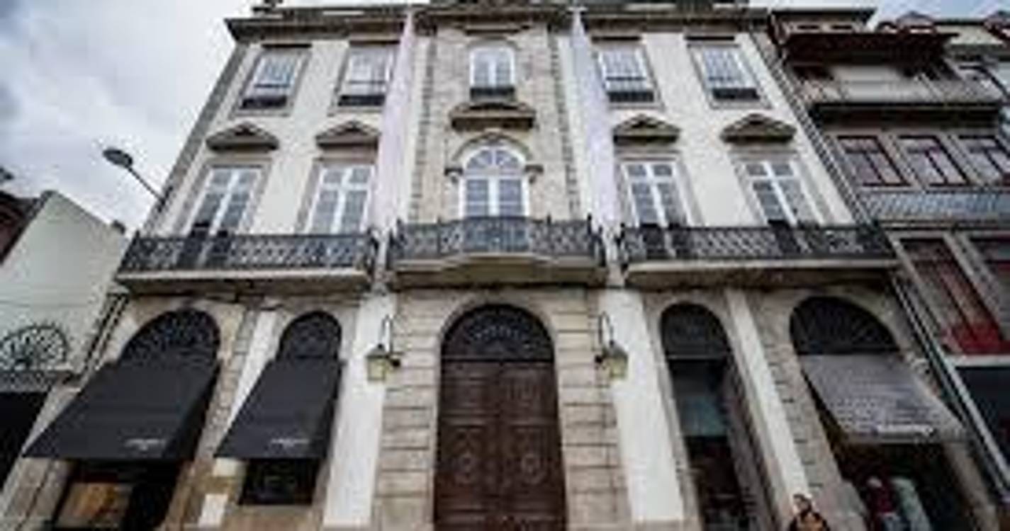 Direção de escola demite-se após virem a público denúncias de alegados abusos por professores