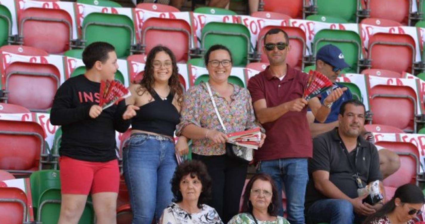 'Caldeirão' começa a compor-se para o duelo do Marítimo contra o Paços de Ferreira (com fotos)