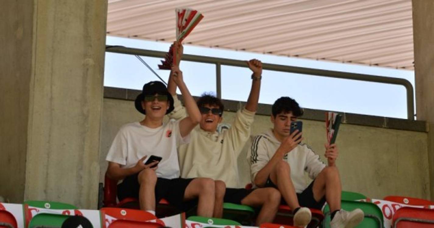 'Caldeirão' começa a compor-se para o duelo do Marítimo contra o Paços de Ferreira (com fotos)