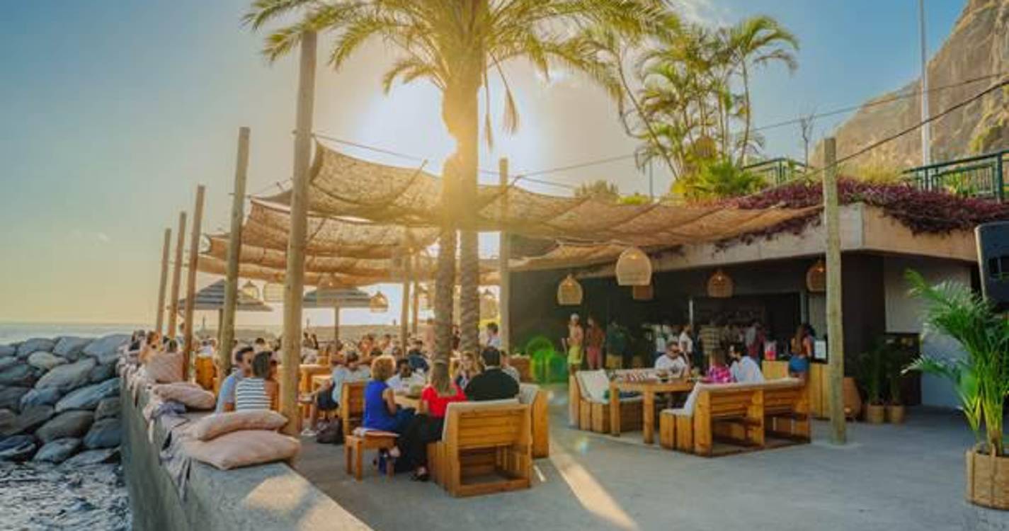 Tropical Beats está de volta ao Calhau Beach Club no Saccharum