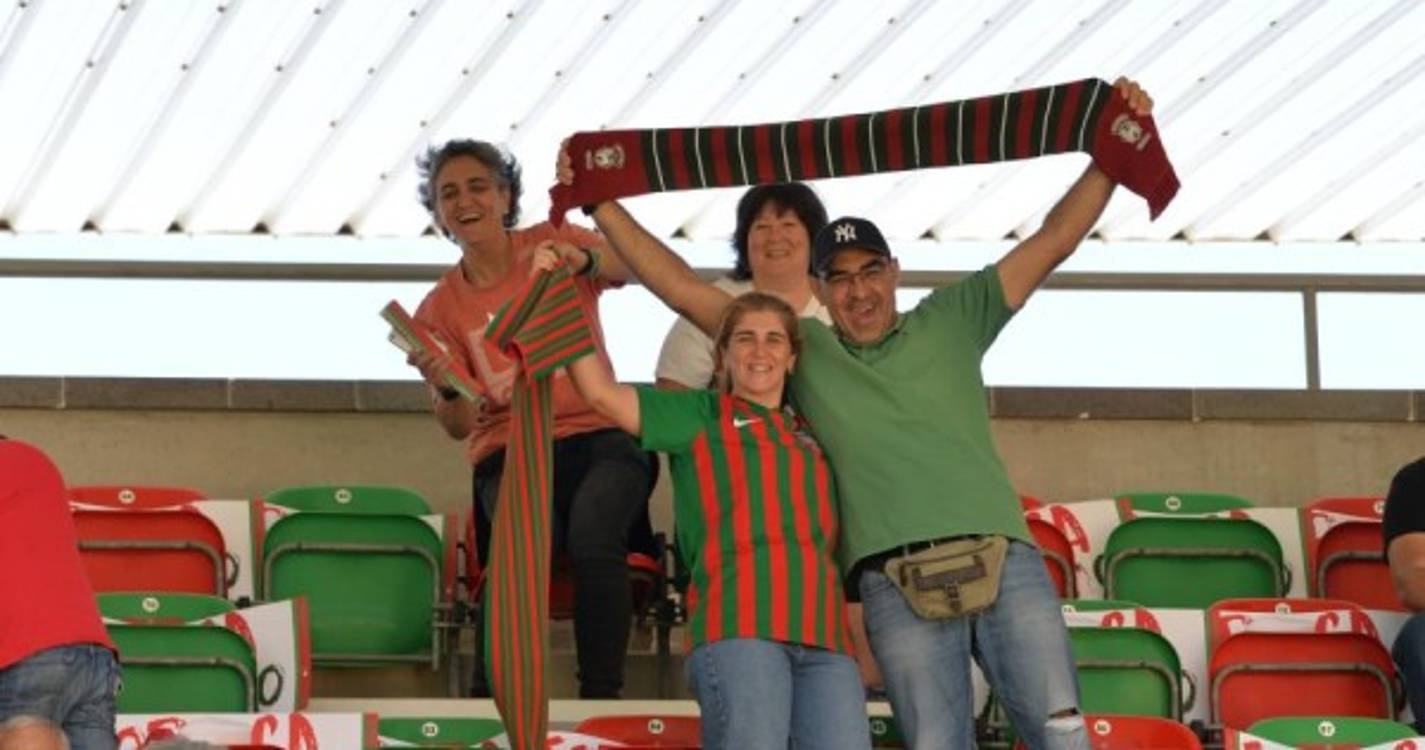 'Caldeirão' começa a compor-se para o duelo do Marítimo contra o Paços de Ferreira (com fotos)
