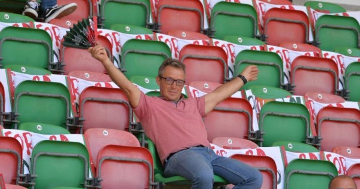 'Caldeirão' começa a compor-se para o duelo do Marítimo contra o Paços de Ferreira (com fotos)