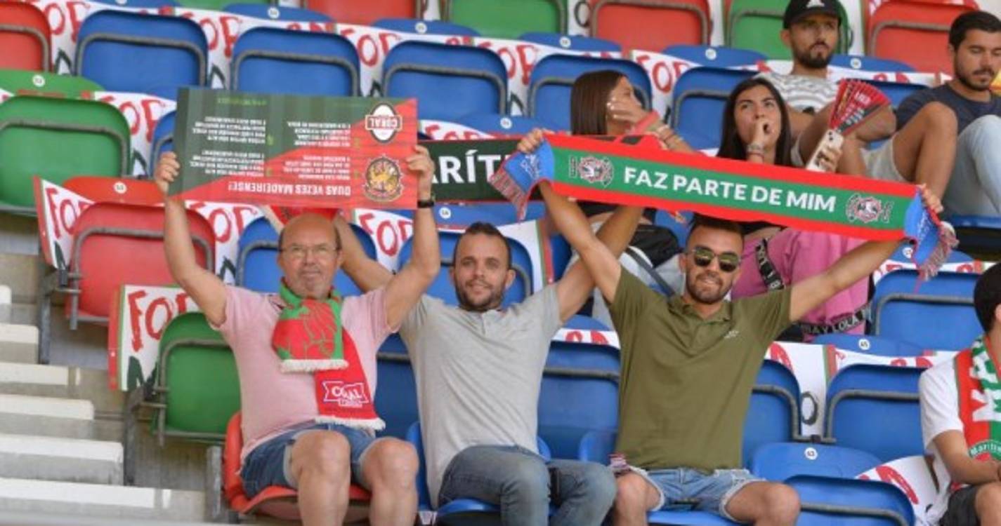 'Caldeirão' começa a compor-se para o duelo do Marítimo contra o Paços de Ferreira (com fotos)