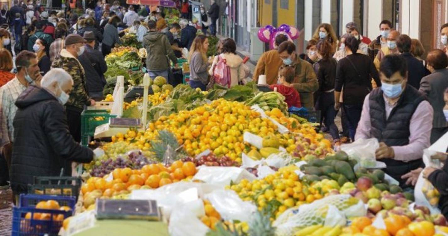 Veja o ambiente da Noite do Mercado e arredores