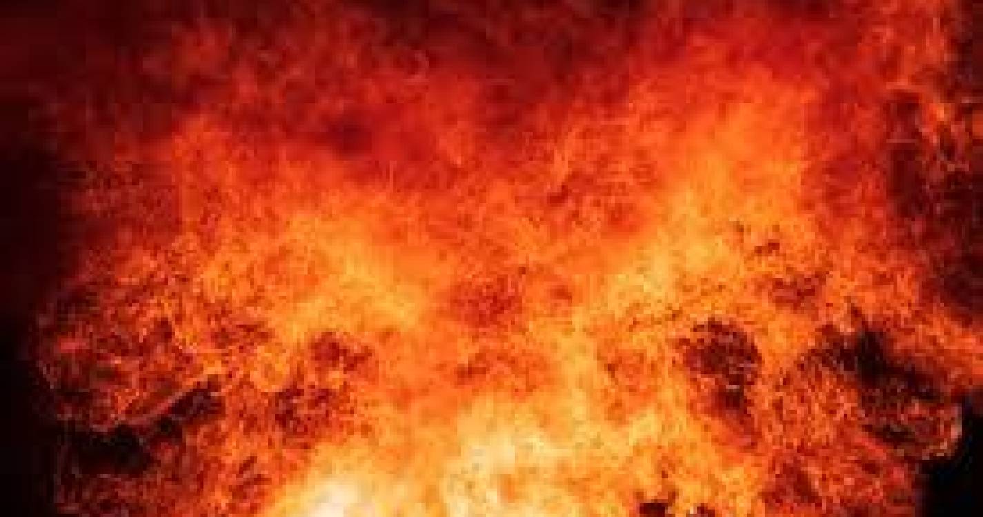 Incêndio lavra há 5 horas em fábrica de pão de Rio Maior mas “evolui favoravelmente” - Proteção Civil