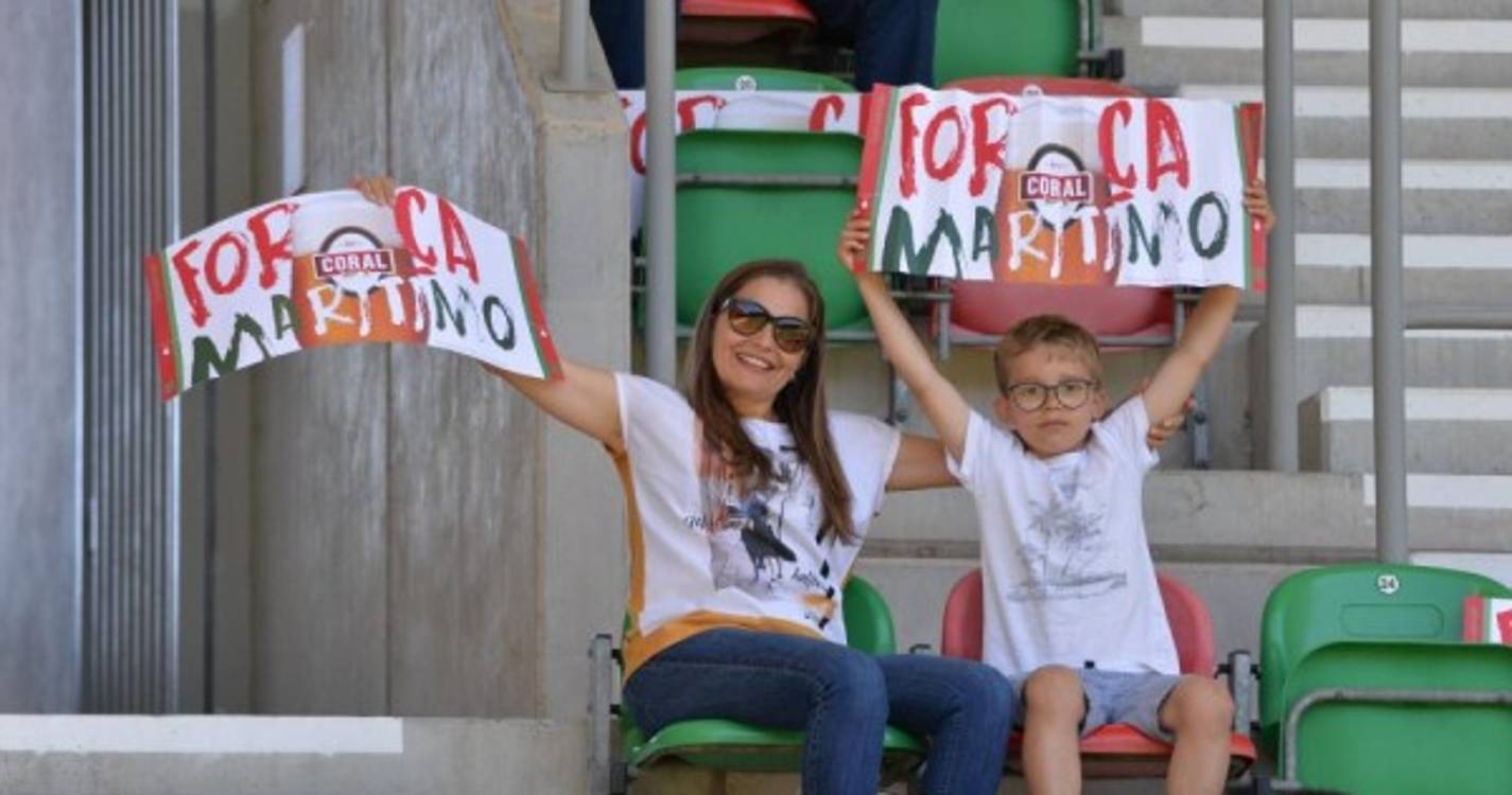 'Caldeirão' começa a compor-se para o duelo do Marítimo contra o Paços de Ferreira (com fotos)