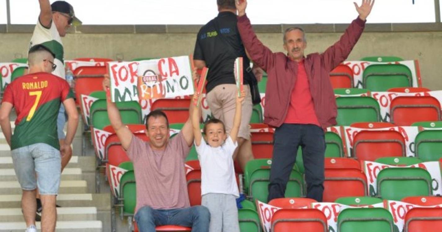 'Caldeirão' começa a compor-se para o duelo do Marítimo contra o Paços de Ferreira (com fotos)