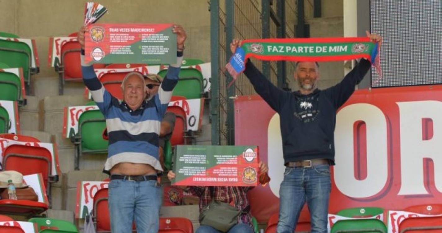 'Caldeirão' começa a compor-se para o duelo do Marítimo contra o Paços de Ferreira (com fotos)