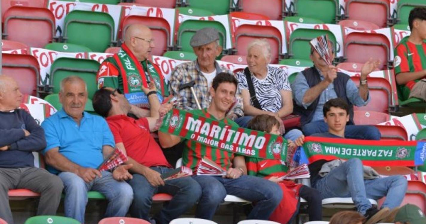 'Caldeirão' começa a compor-se para o duelo do Marítimo contra o Paços de Ferreira (com fotos)