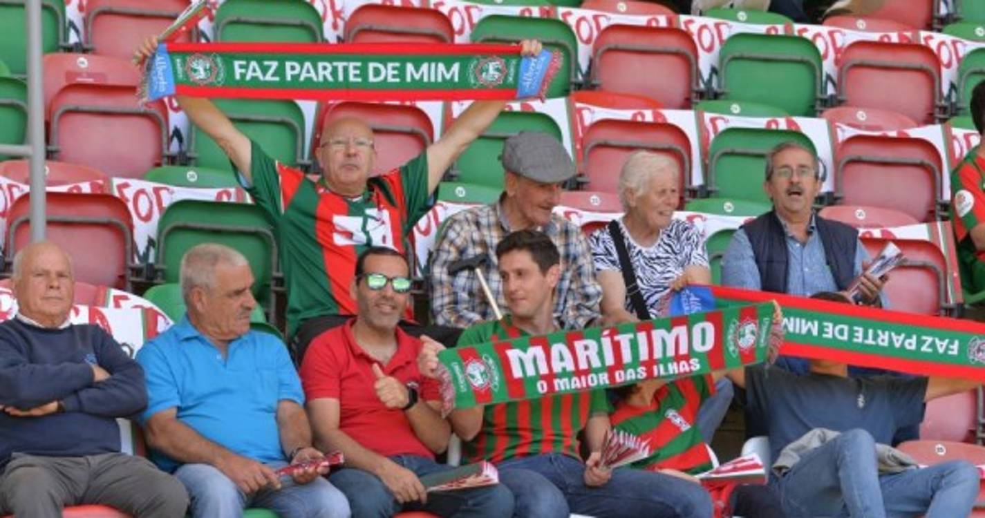'Caldeirão' começa a compor-se para o duelo do Marítimo contra o Paços de Ferreira (com fotos)