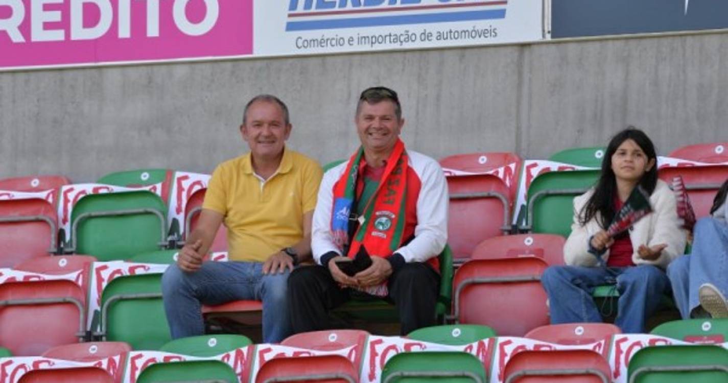 'Caldeirão' começa a compor-se para o duelo do Marítimo contra o Paços de Ferreira (com fotos)